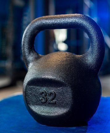 Спортивна чавунна гиря на 32 кг, чорна 10037 фото